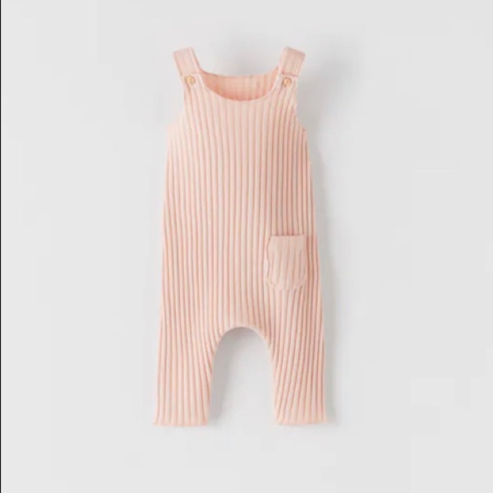 SOLD Zara Ribbed Overalls with pocket size 9-12m